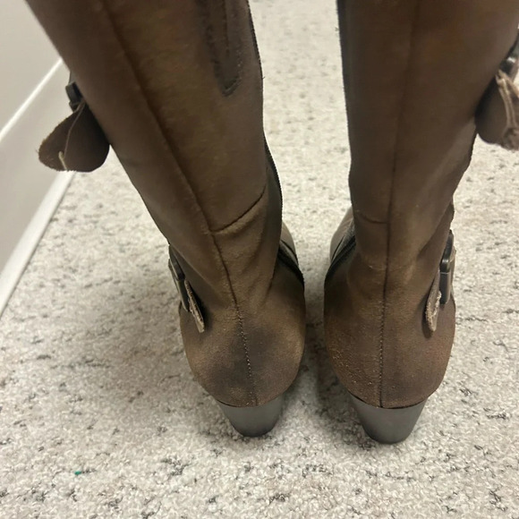 Earth leather calls taupe boots size 8 excellent condition - Picture 10 of 14